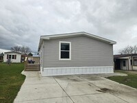 Building Photo - 13 N Roxbury Dr