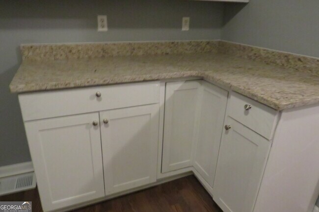 Building Photo - 1105 Hampton Rd