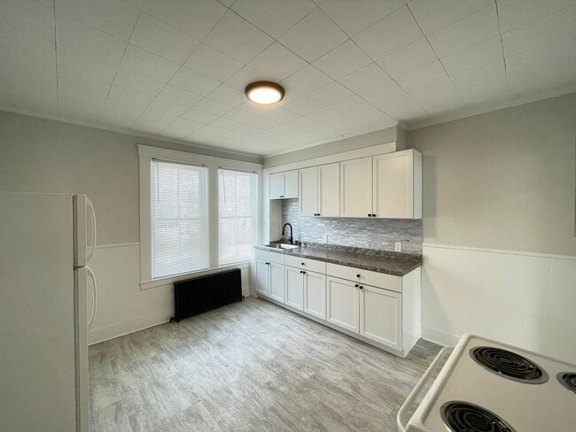 Building Photo - 73 6th St