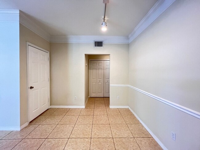 Building Photo - Great Condo for rent!