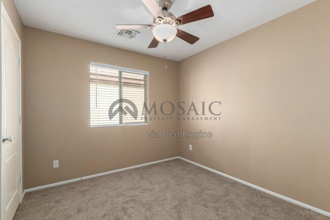 Building Photo - 398 E Daniella Dr