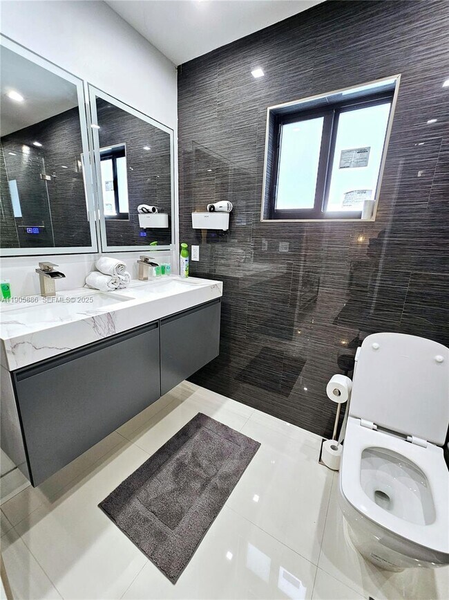 Building Photo - 16138 SW 154th Ct