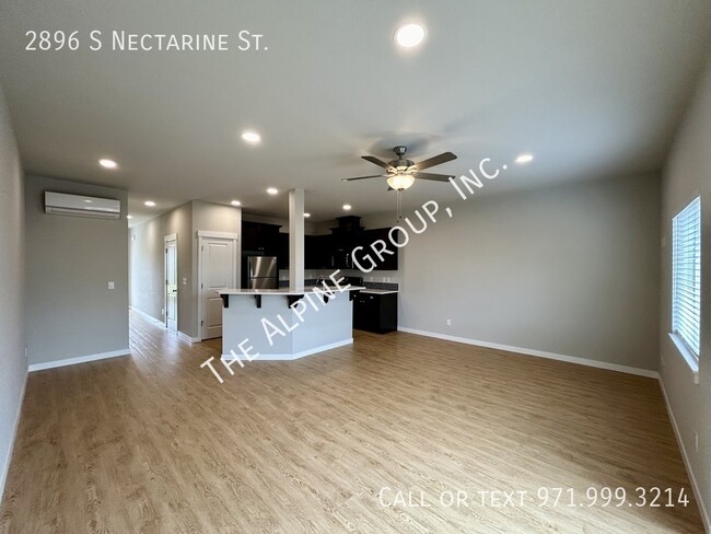 Building Photo - Cornelius Townhome - HALF OFF First Month!