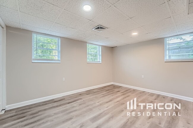 Building Photo - 4142 Pine Valley Dr