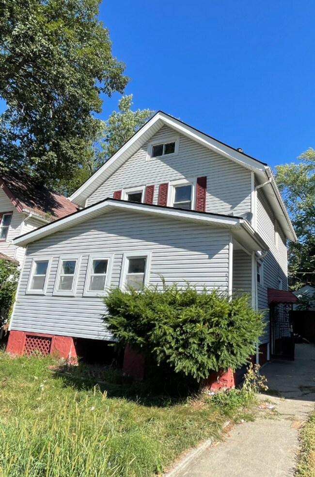 Building Photo - SECTION 8 and EDEN Accepted!! Exciting Opp...