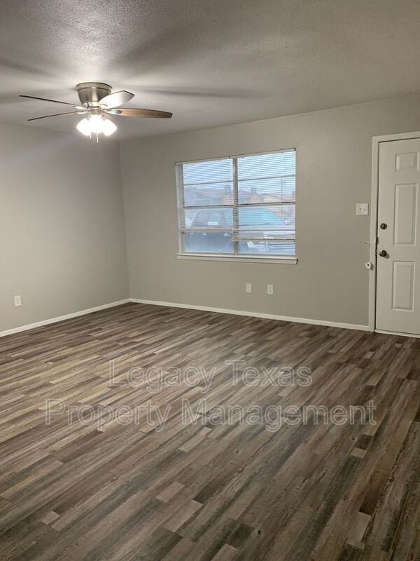 Building Photo - 1410 Courtney Pl