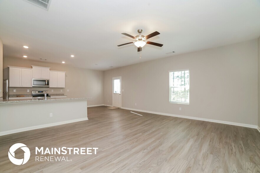 Building Photo - 521 Firethorn Ct