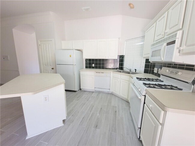 Building Photo - 1709 Autumn Fire Dr