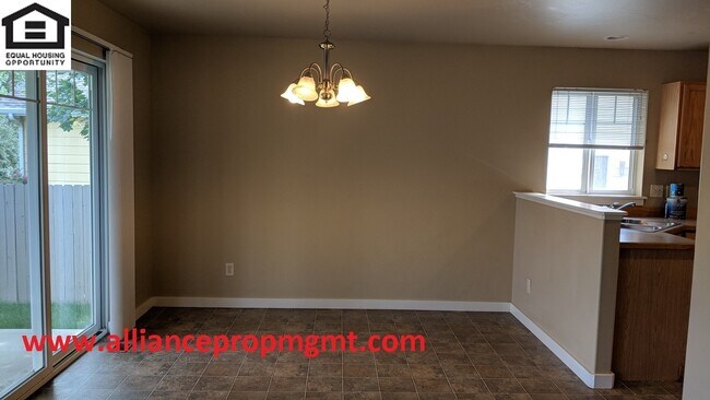 Building Photo - 2907 Lily Dr