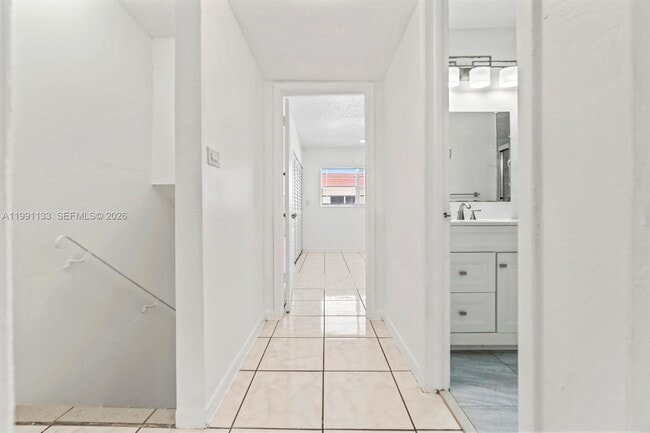 Building Photo - 1560 NE 151st St