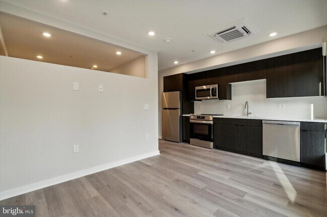 Building Photo - 3449 Scotts Ln