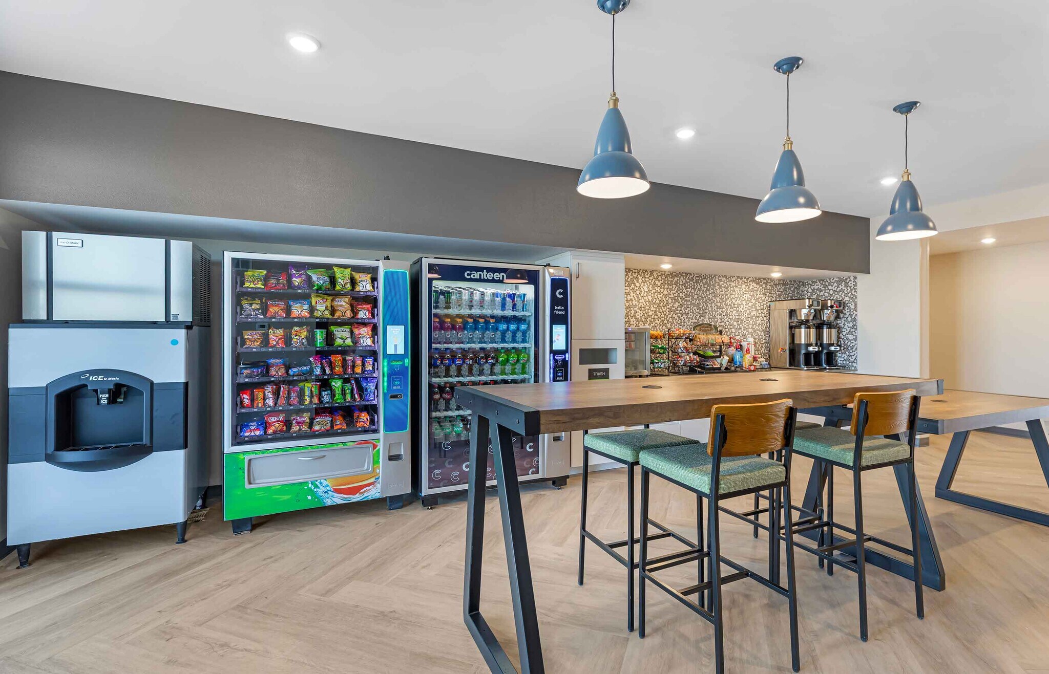 Building Photo - Furnished Studio-Denver International Airport