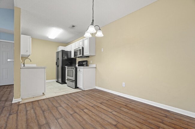 Building Photo - 527 3rd Loop Rd