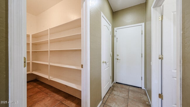 Building Photo - 7015 W Southgate Ave