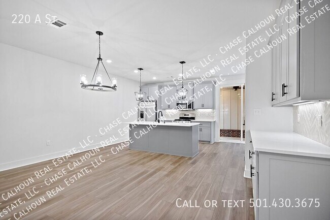 Building Photo - 220 A St