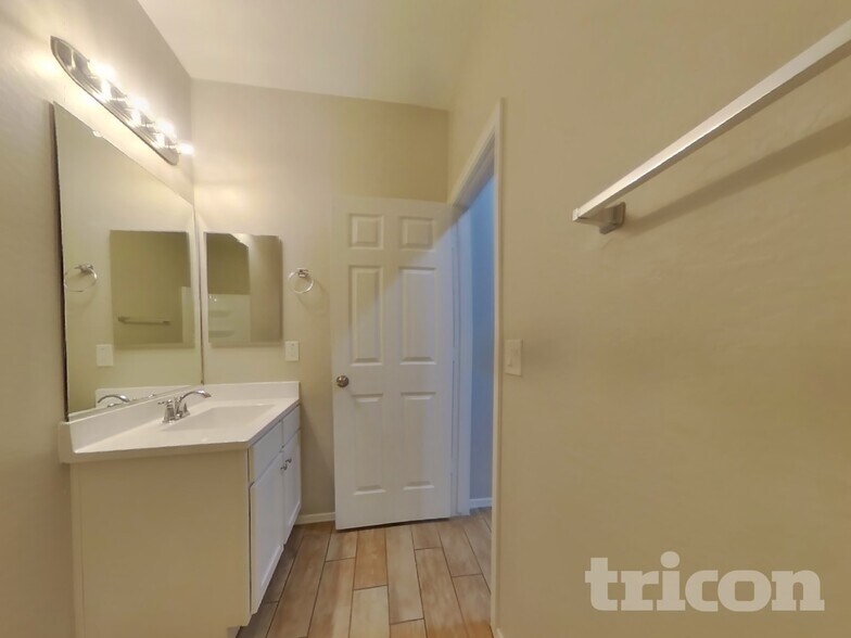 Building Photo - 15831 W Port Royale Ln