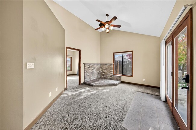 Building Photo - Spacious 4-Bedroom Home Minutes from Downt...