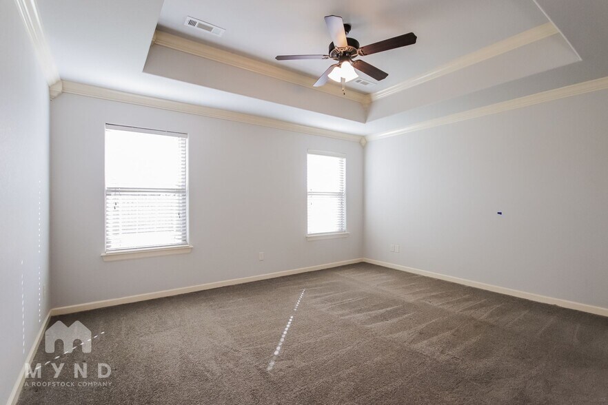 Building Photo - 2403 SW Worthington Ave