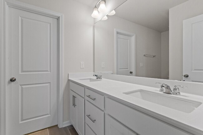 Building Photo - Furnished 3 Bedroom 3 Bath Townhome Wake Forest