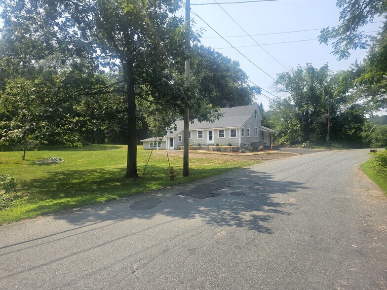 Building Photo - 95 Bowman St