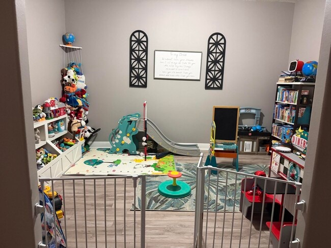 Building Photo - 2216 Smallwood Dr