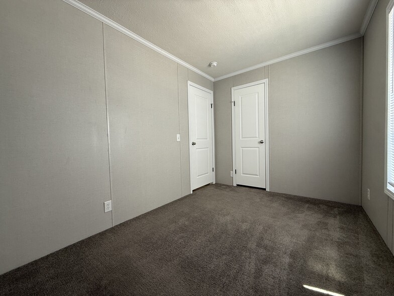 Building Photo - 38053 Orleans St