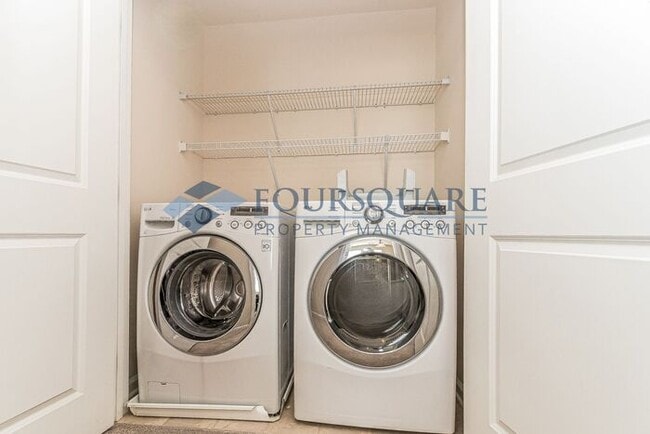 Building Photo - Spacious 3-Bed End Unit Townhome with 2-Car Garage & Private Patio | Prime Kitts Creek Location