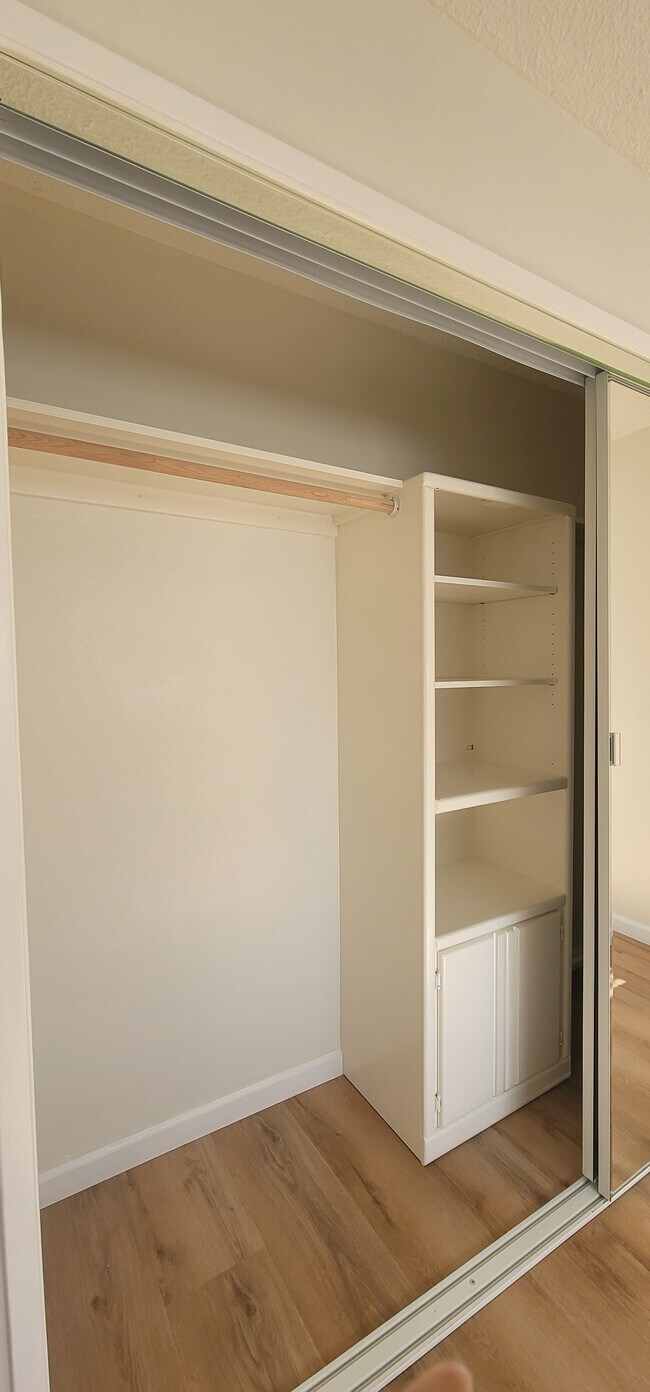 Building Photo - 623 N Juanita Ave