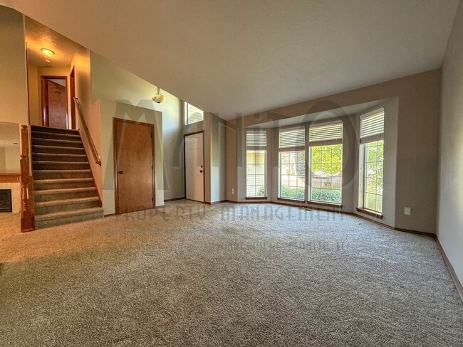 Building Photo - Spacious Eagle Ridge Home