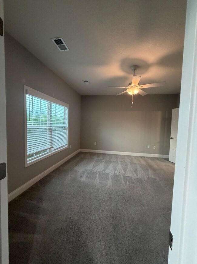 Building Photo - 158 The Villas Wy