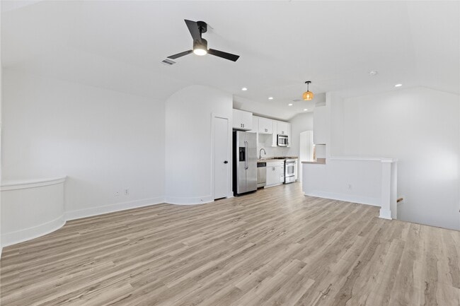 Building Photo - 5941 S Loop E