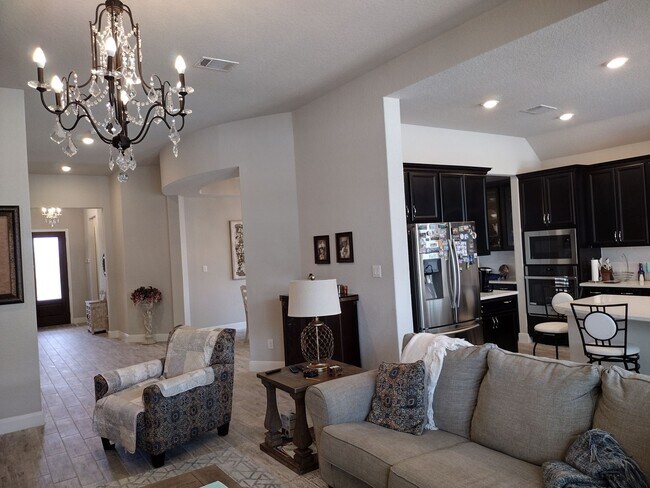 Building Photo - Beautiful 4 bedroom with a pool!!!