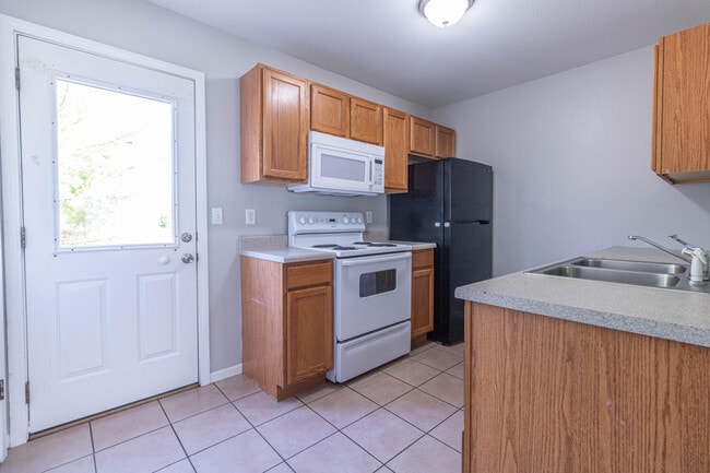 Building Photo - 1507 Raleigh Dr