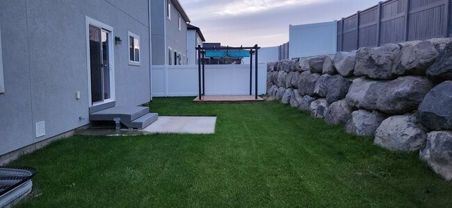 Building Photo - 4581 Flower Point