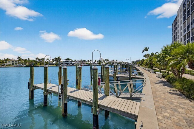 Building Photo - 2400 Gulf Shore Blvd N