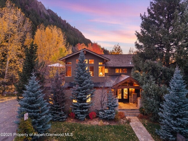 Building Photo - 315 S 1st St