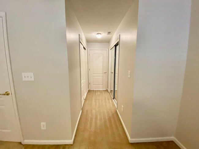 Building Photo - Super-Cute Condo! First Floor - 1-Story - Fenced Patio - Storage - Pet Friendly!