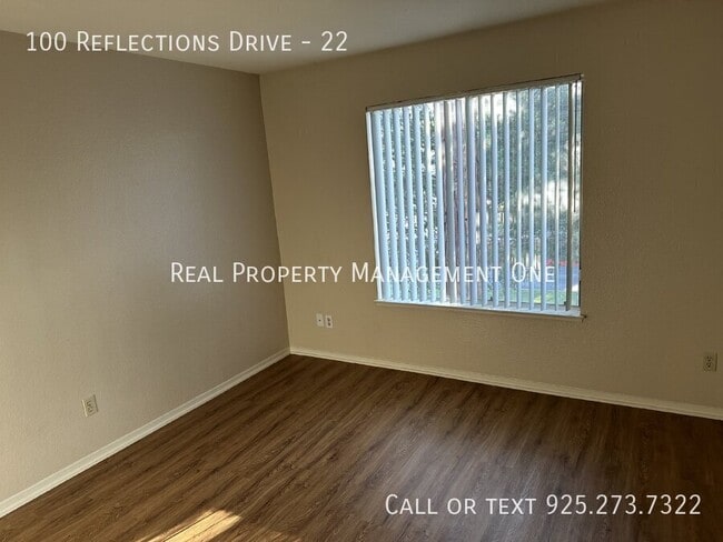 Building Photo - 100 Reflections Dr