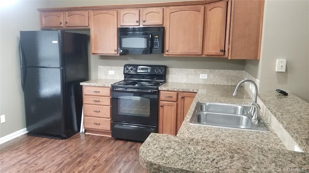 Building Photo - 9001 Saw Tooth Loop