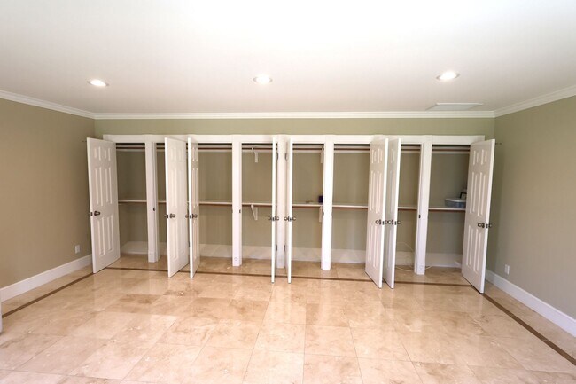 Building Photo - Modern Single ADU in El Segundo!