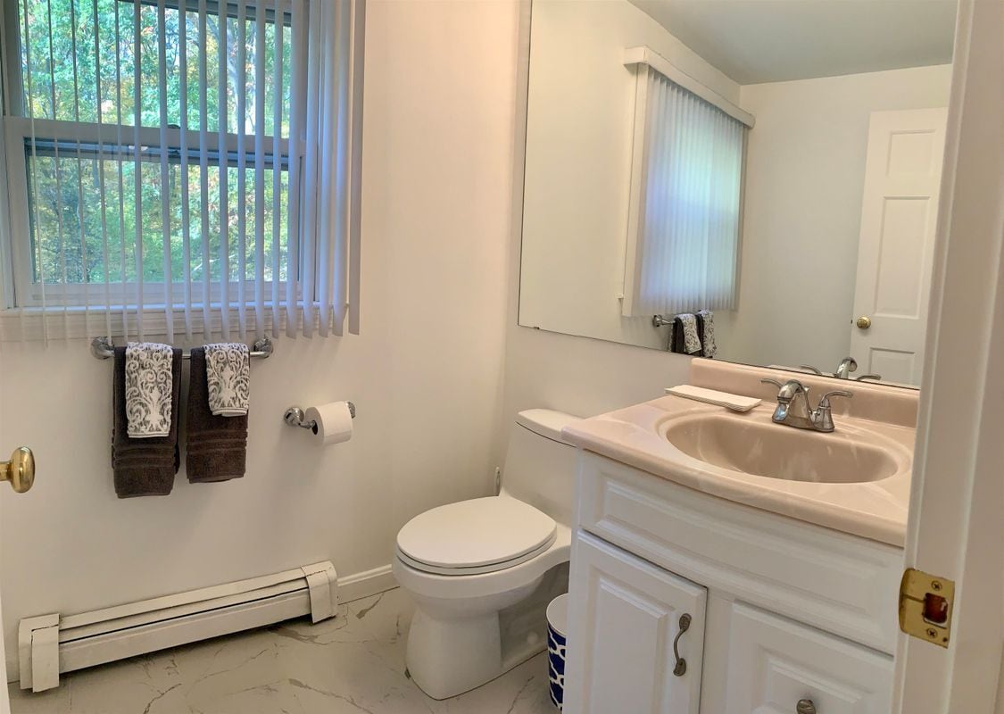 Building Photo - 22 River Bend Cir