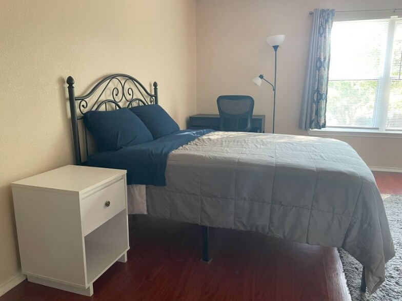 Building Photo - 1700 Balsam Way