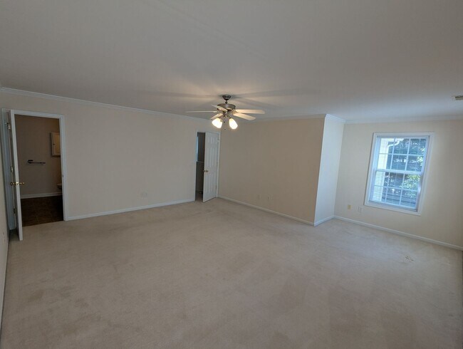 Building Photo - Spacious 4-Bedroom, 3-Bath Home in Parkside!