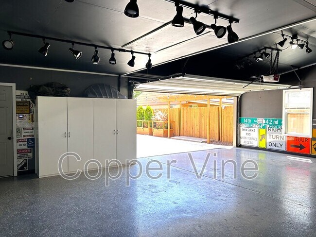Building Photo - 7871 Yates St