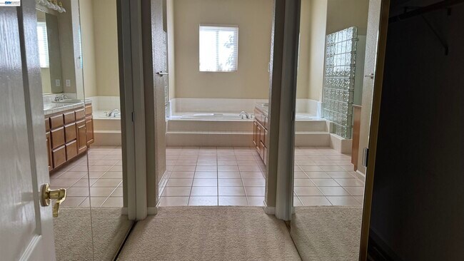 Building Photo - 118 Deer Meadow Terrace