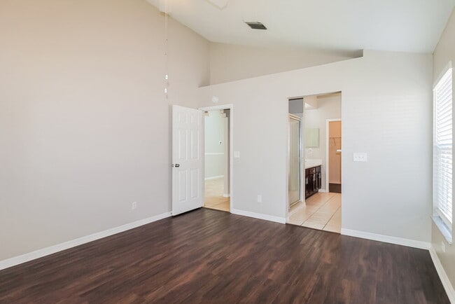 Building Photo - 6152 Weatherwood Cir