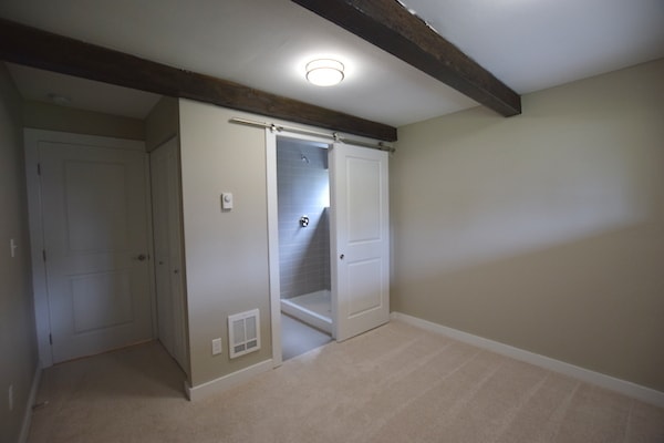 Building Photo - Modern 3 bed/1.75 bath in GREAT Shoreline location!!! AVAILABLE August 1st,2024