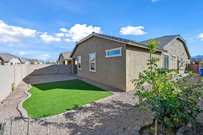 Building Photo - 1630 E Grove St