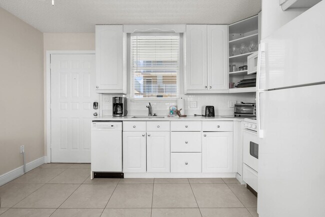 Building Photo - 5600 Bonita Beach Rd SW