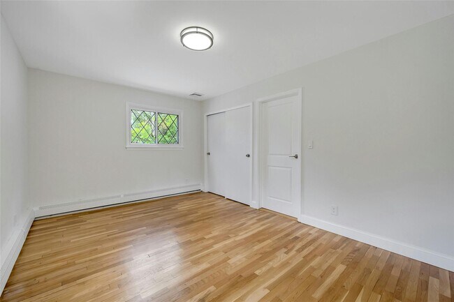 Building Photo - 77 Greenwood Ln